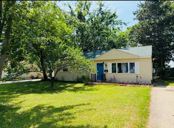 205 Caddy AVE, Carpentersville, IL 60110