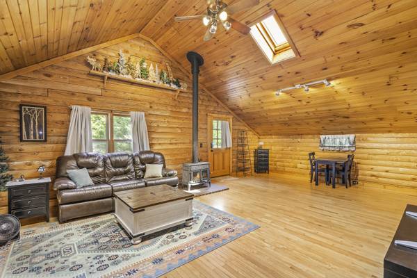 871 Lake Holiday DR, Lake Holiday, IL 60548