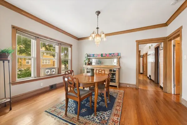 5058 W Barry AVE, Chicago, IL 60641