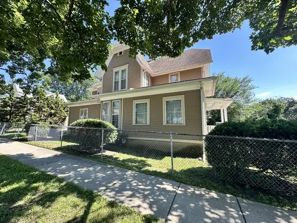 419-421 N Spring ST, Elgin, IL 60120