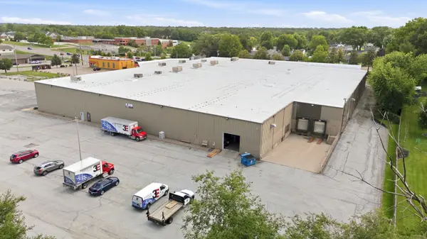 1320 W Kimberly RD, Davenport, IA 52806