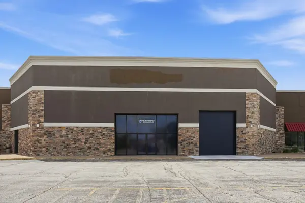 1320 W Kimberly RD, Davenport, IA 52806