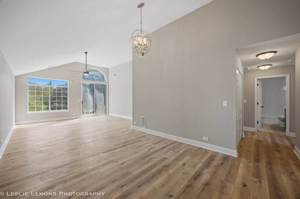 30W015 Juniper CT #30W015, Warrenville, IL 60555