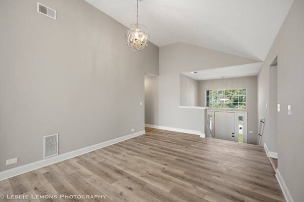 30W015 Juniper CT #30W015, Warrenville, IL 60555