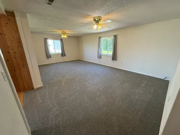 2093 Spicer AVE, Wilton, IA 52778