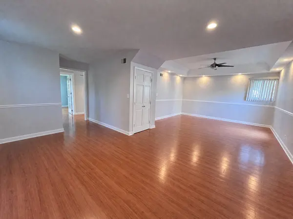1131 E Grant DR, Des Plaines, IL 60016