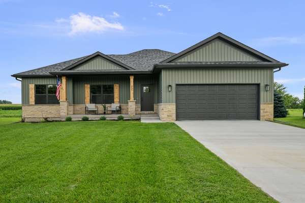 455 Rhonda RD, New Liberty, IA 52765