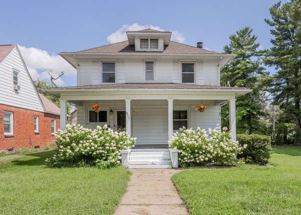 617 Douglas CT, Clinton, IA 52732