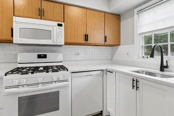 14-16 S Huffman ST, Naperville, IL 60540