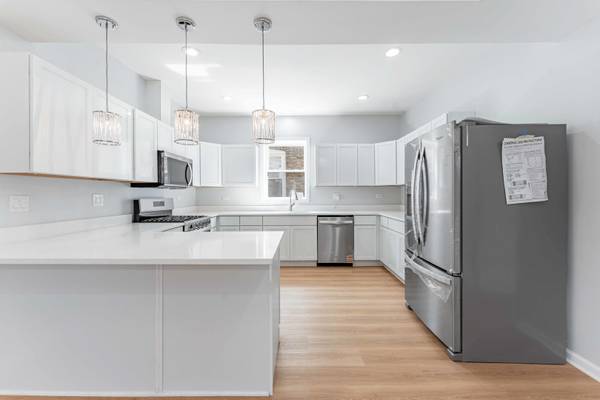 4821 W Hirsch ST, Chicago, IL 60651