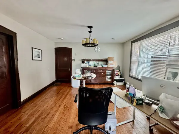 8325 S Saginaw AVE, Chicago, IL 60617
