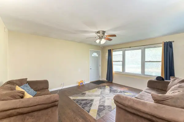 16100 Circle DR, Markham, IL 60428
