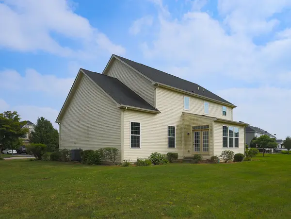 958 Glacial Falls DR, Gilberts, IL 60136