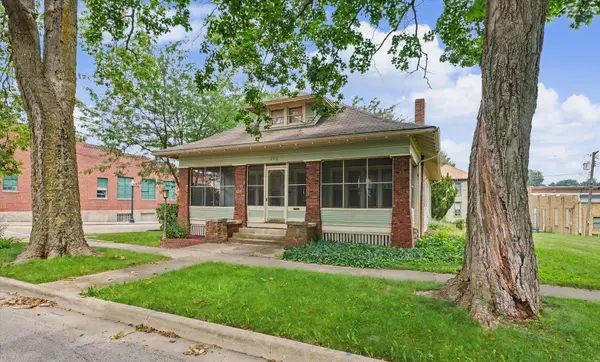 202 E Washington ST, Monticello, IL 61856