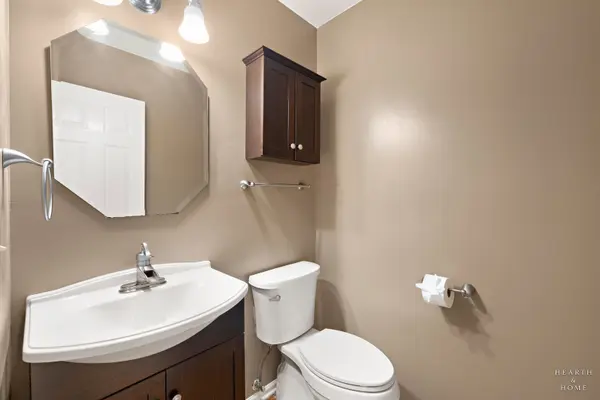 2346 Woodside CT, Carpentersville, IL 60110