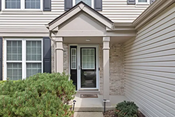 2346 Woodside CT, Carpentersville, IL 60110