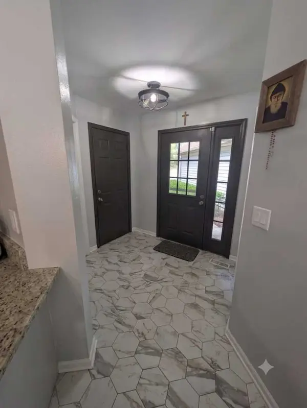 1054 Rockport DR #1, Carol Stream, IL 60188