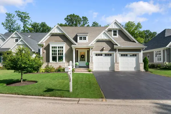 1925 Amberley CT, Lake Forest, IL 60045