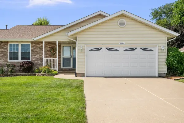 2726 Linwood CT #2726, Davenport, IA 52806