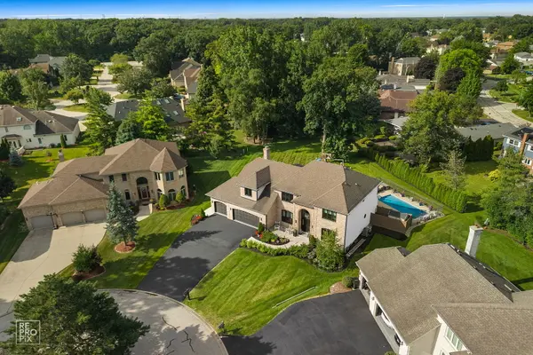 392 Crestwood CT, Wood Dale, IL 60191