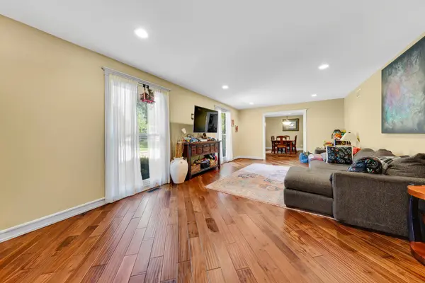 1891 N St Marys RD, Green Oaks, IL 60048