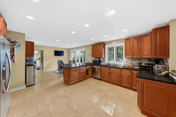 1891 N St Marys RD, Green Oaks, IL 60048
