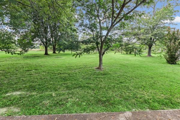3275 Selmaville RD, Salem, IL 62881