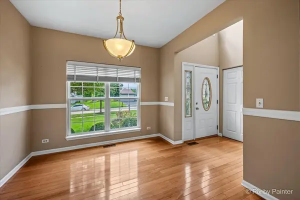 6 Elizabeth CT, Lake In The Hills, IL 60156