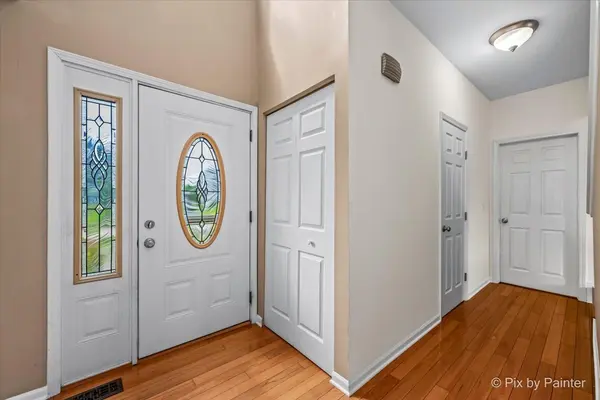 6 Elizabeth CT, Lake In The Hills, IL 60156