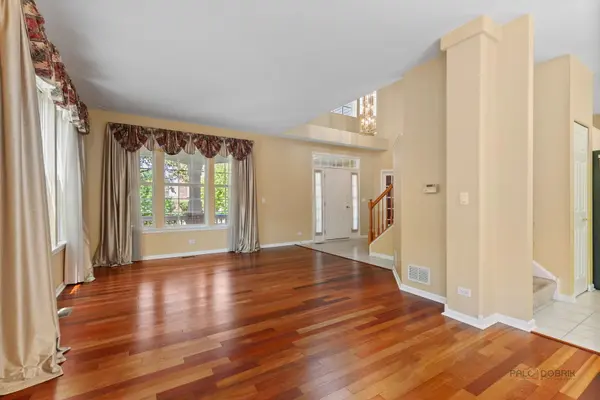 1713 Nathan LN, Libertyville, IL 60048
