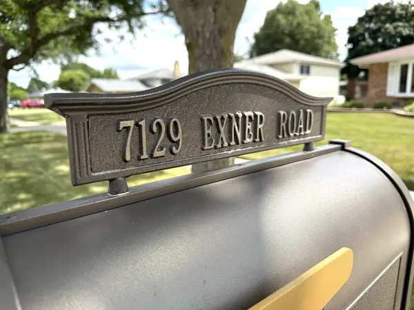 7129 Exner RD, Darien, IL 60561