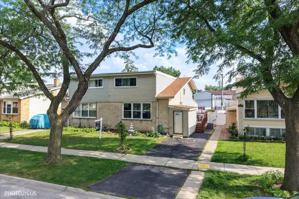 9045 Emerson DR, Des Plaines, IL 60016