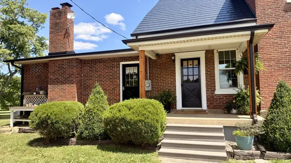 2301 Bundyville RD, Walnut Hill, IL 62893