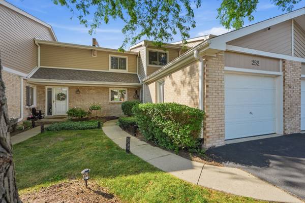 252 W Golfview TER, Palatine, IL 60067