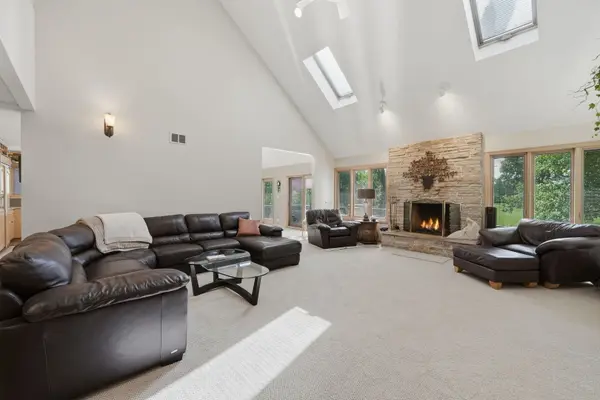 8416 Evergreen LN, Darien, IL 60561