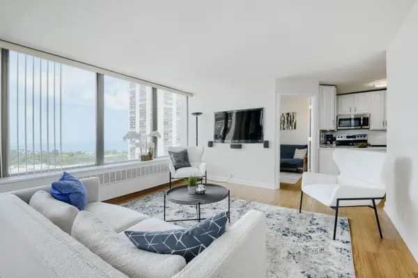 1455 N Sandburg TER #2009, Chicago, IL 60610