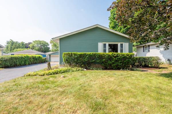 2203 Kirchoff RD, Rolling Meadows, IL 60008