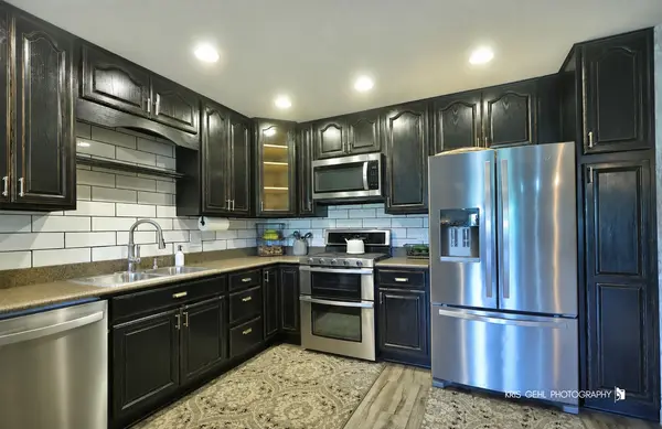 860 STRATFORD CT, Grayslake, IL 60030