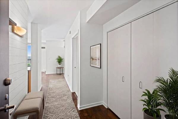 807 DAVIS ST #1211, Evanston, IL 60201