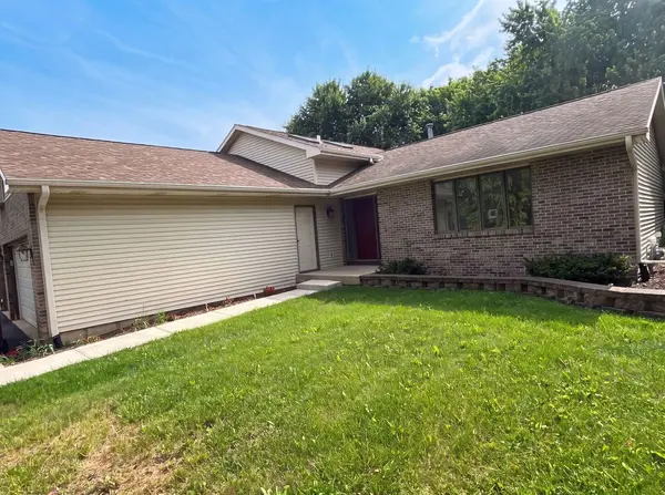 1503 Featherstone RD, Rockford, IL 61107