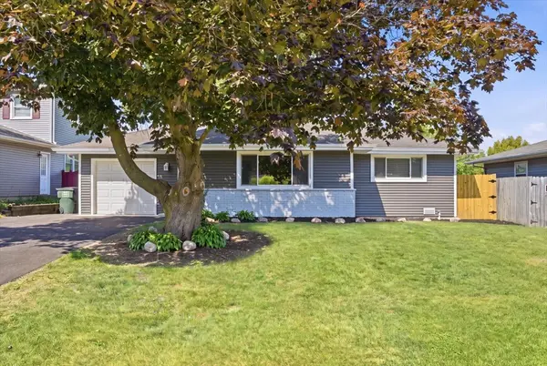 412 S Thornwood DR, Lindenhurst, IL 60046