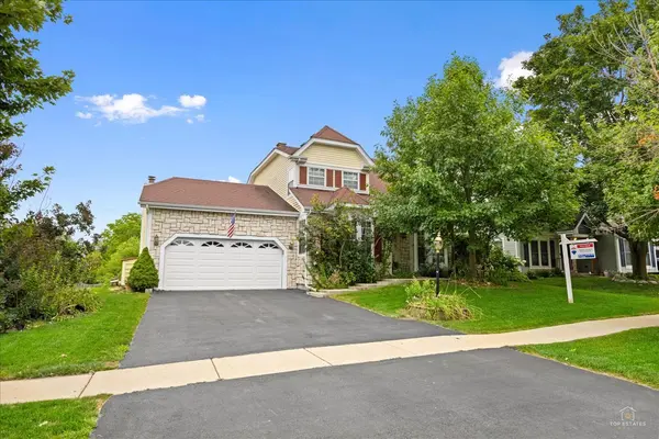 513 Eastwick LN, Bartlett, IL 60103