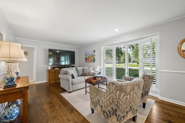 2111 Bosworth LN, Northfield, IL 60093