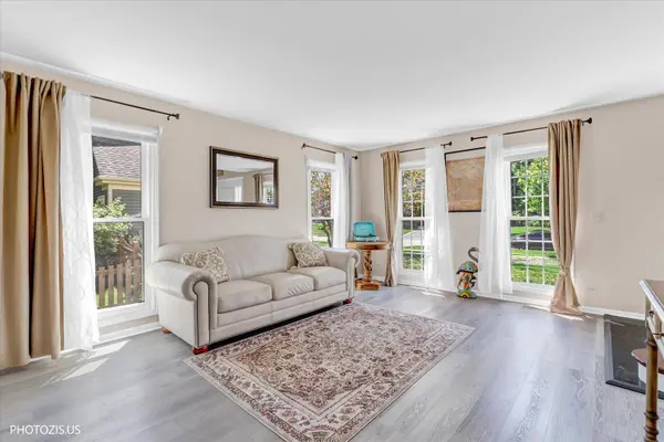 320 Ambria DR, Mundelein, IL 60060