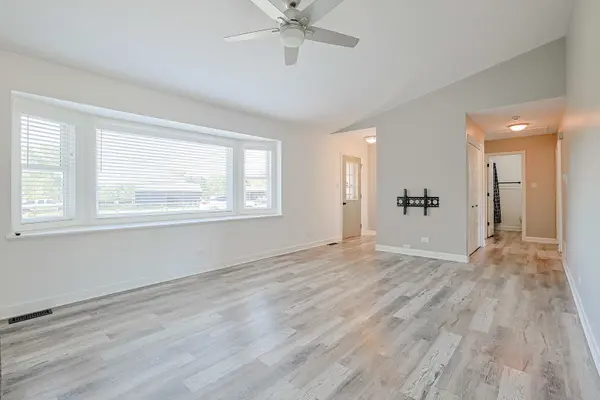 6805 Johnsburg RD, Spring Grove, IL 60081