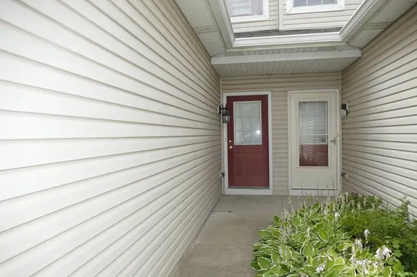 1995 GOLDEN GATE LN #1995, Naperville, IL 60563