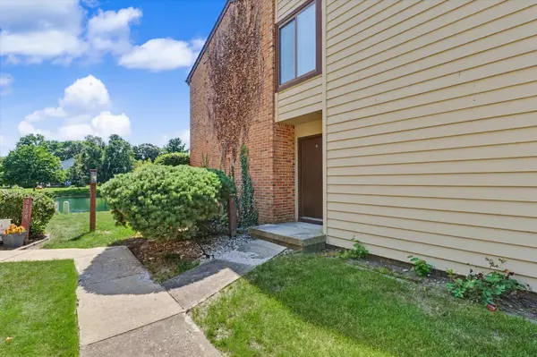 2142 Harbortown CIR #2142, Champaign, IL 61821