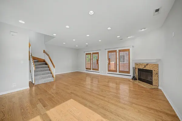 727 S Ashland AVE #B, Chicago, IL 60607