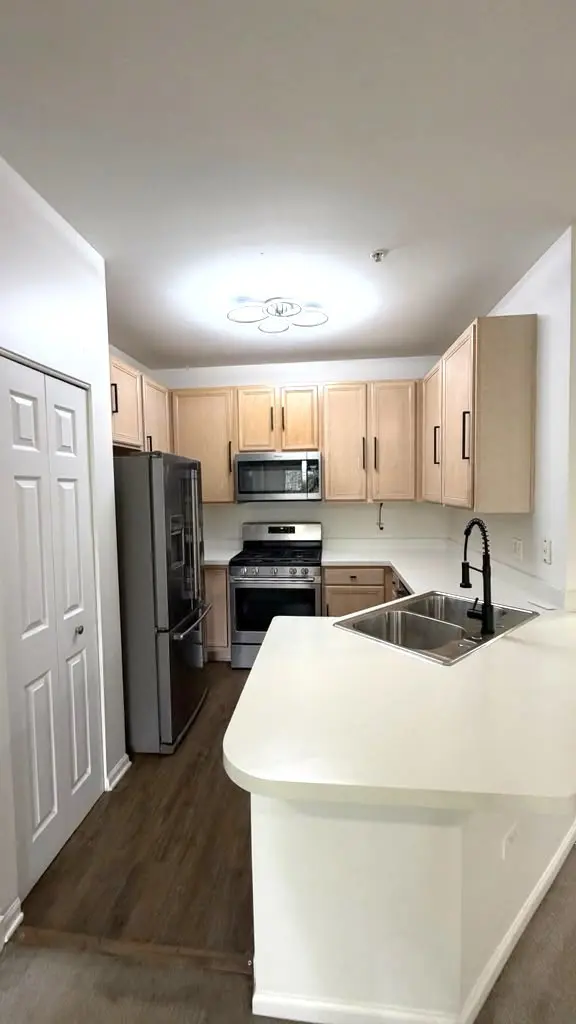 3333 Stratford CT #3F, Lake Bluff, IL 60044
