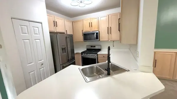 3333 Stratford CT #3F, Lake Bluff, IL 60044